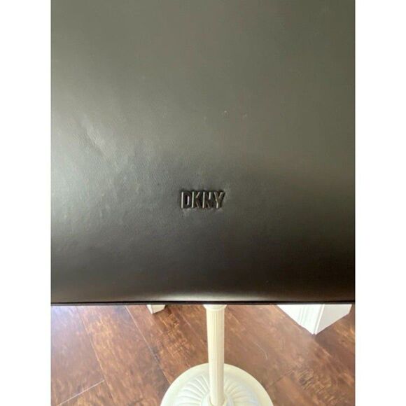 Black DKNY LEATHER PURSE with straps - Picture 8 of 11